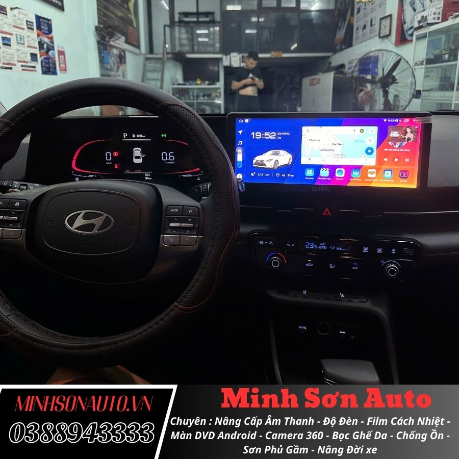 Xe Accent Lap Man Hinh Oled Pro Premium 2